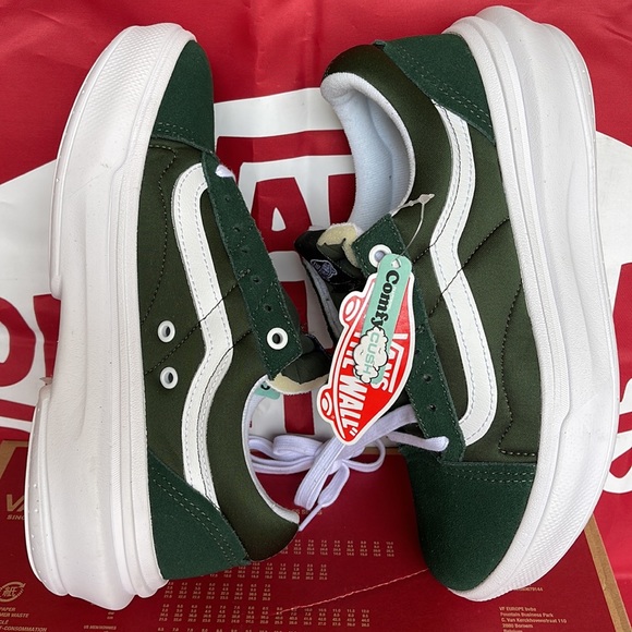 Vans Men’s Old Skool Over
Dark Green/White
VNOA7Q5EDGY
sneakers - Platforms - Picture 12 of 16